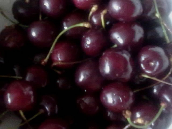 Вот такую черешню у нас продают на рынках... - 2012 год